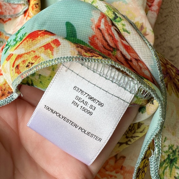 Bongo Floral Ruffle Tank Top - Picture 2 of 6